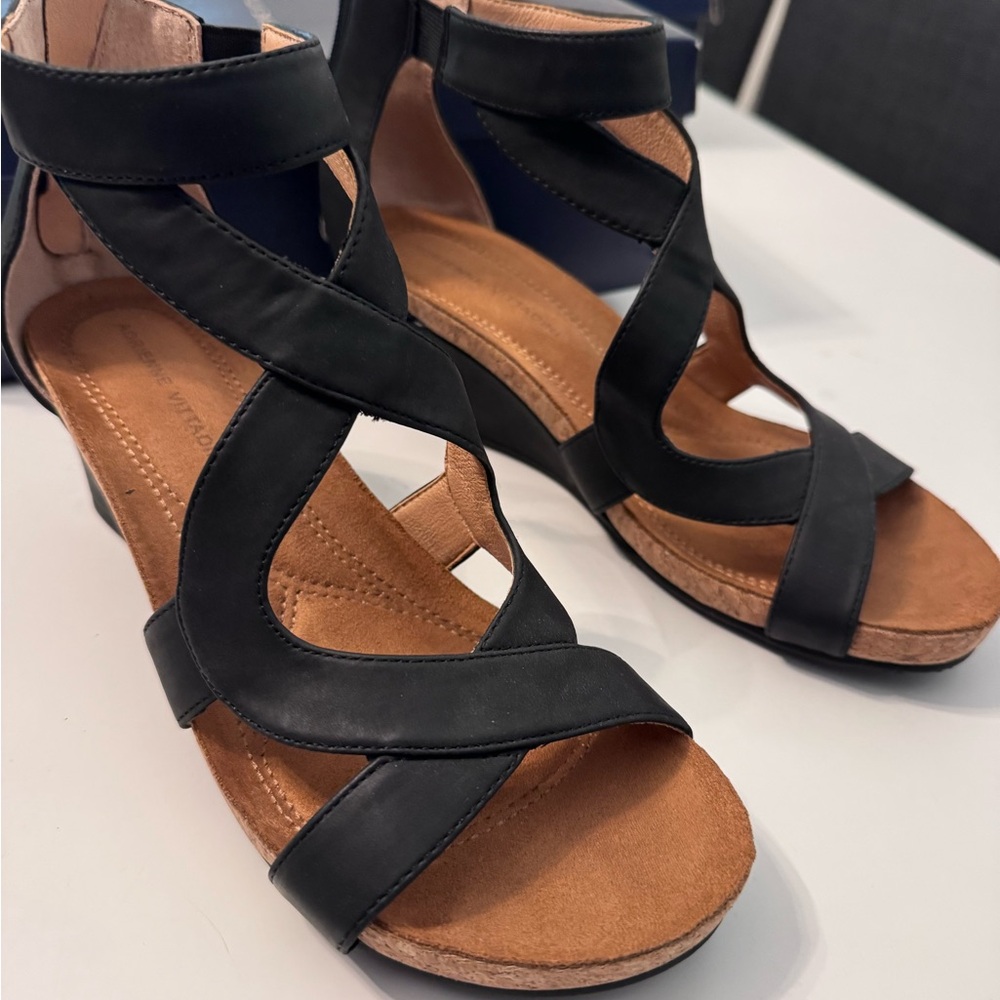 Adrienne vittadini sandals wedge 7.5
